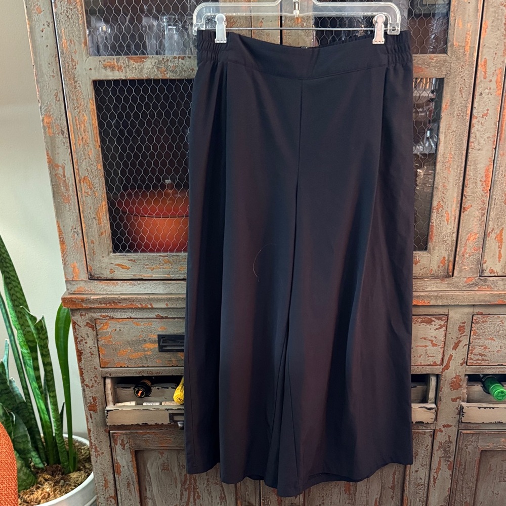 The North Face Women's Black Wide Leg cropped Pants